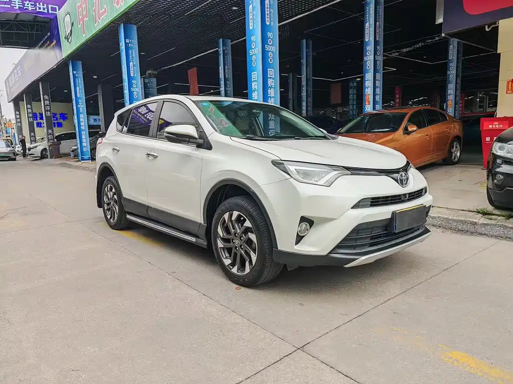 Toyota RAV4 2017 — фото 4