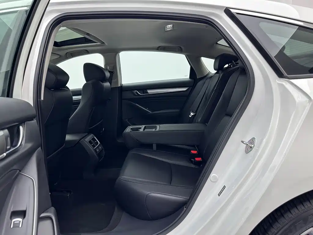 Honda Accord 2023 — фото 19