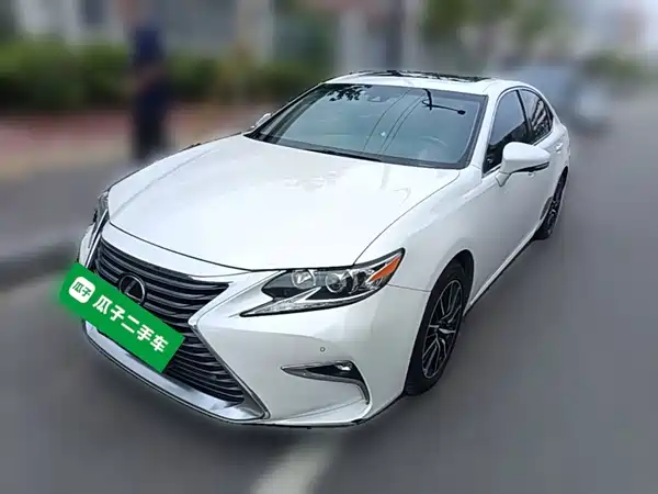 Lexus ES 2016