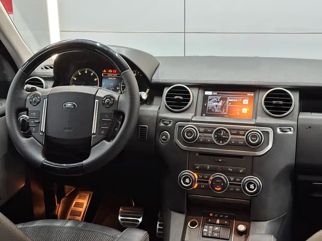 Land Rover Discovery 2017 — фото 10