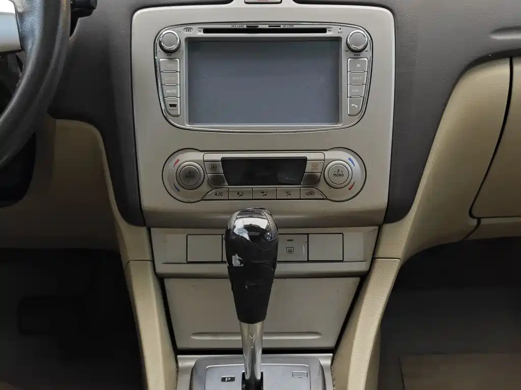 Ford Focus 2013 — фото 18