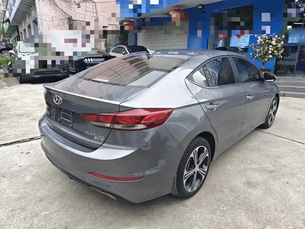 Hyundai Elantra 2018 — фото 5
