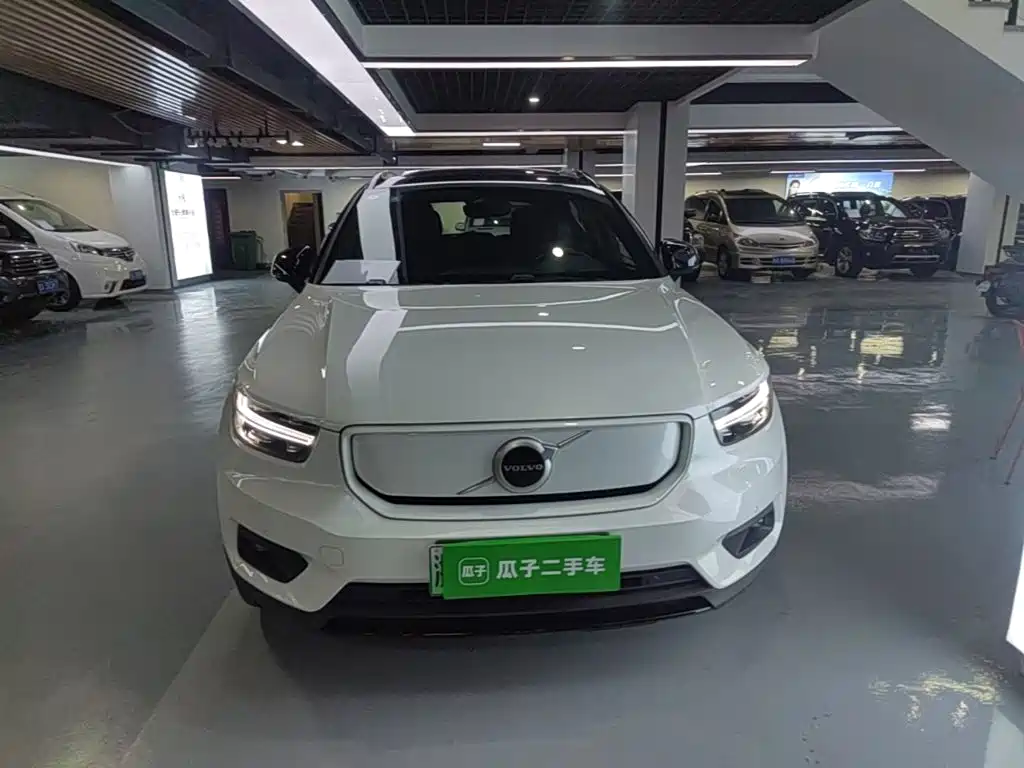 Volvo XC40 New Energy 2021 — фото 3