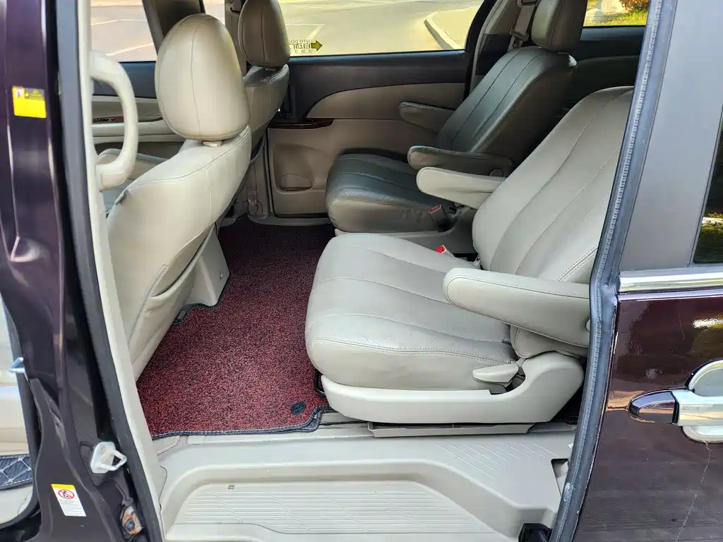 BYD M6 2013 — фото 10