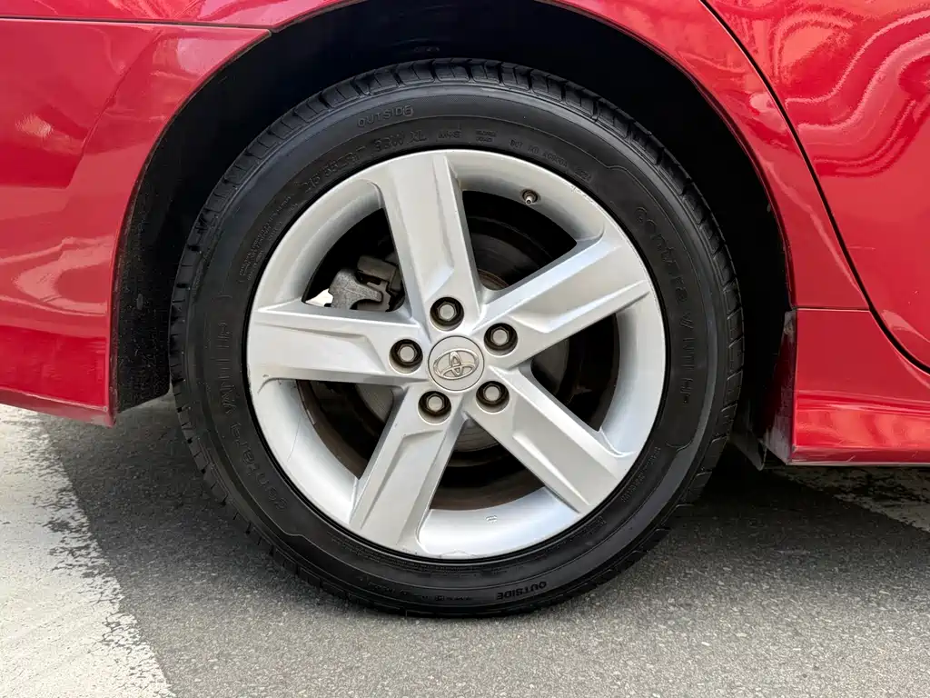 Toyota Camry 2014 — фото 11