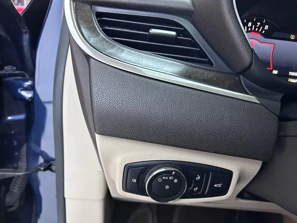 Lincoln MKC 2017 — фото 14