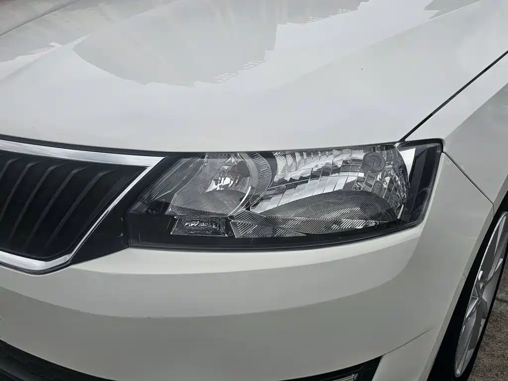 Skoda Rapid 2017 — фото 24