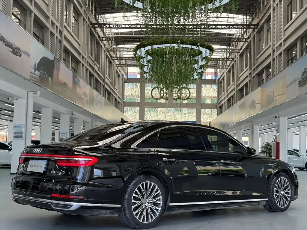 Audi A8 2021 — фото 10