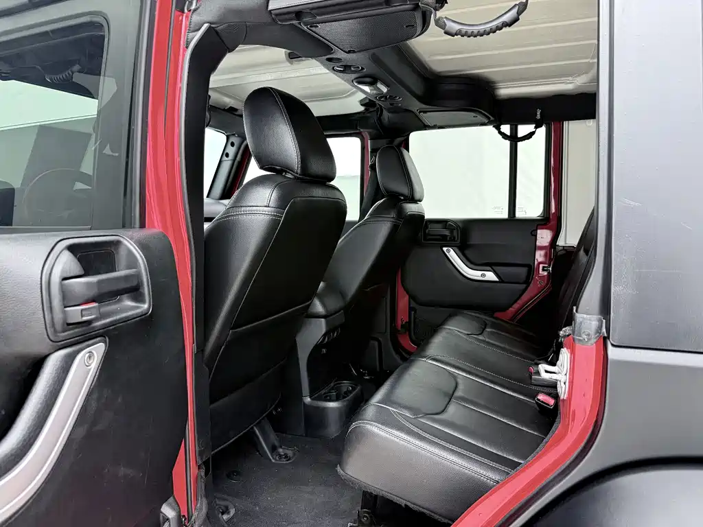 Jeep Wrangler 2018 — фото 11