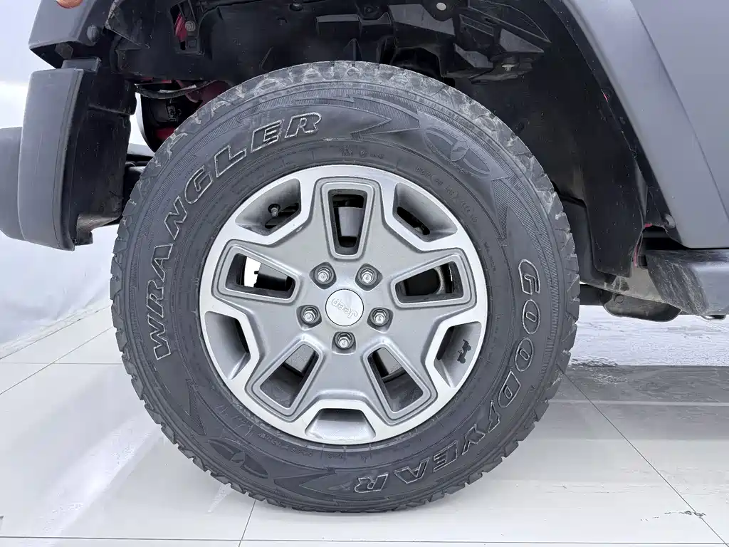 Jeep Wrangler 2018 — фото 18