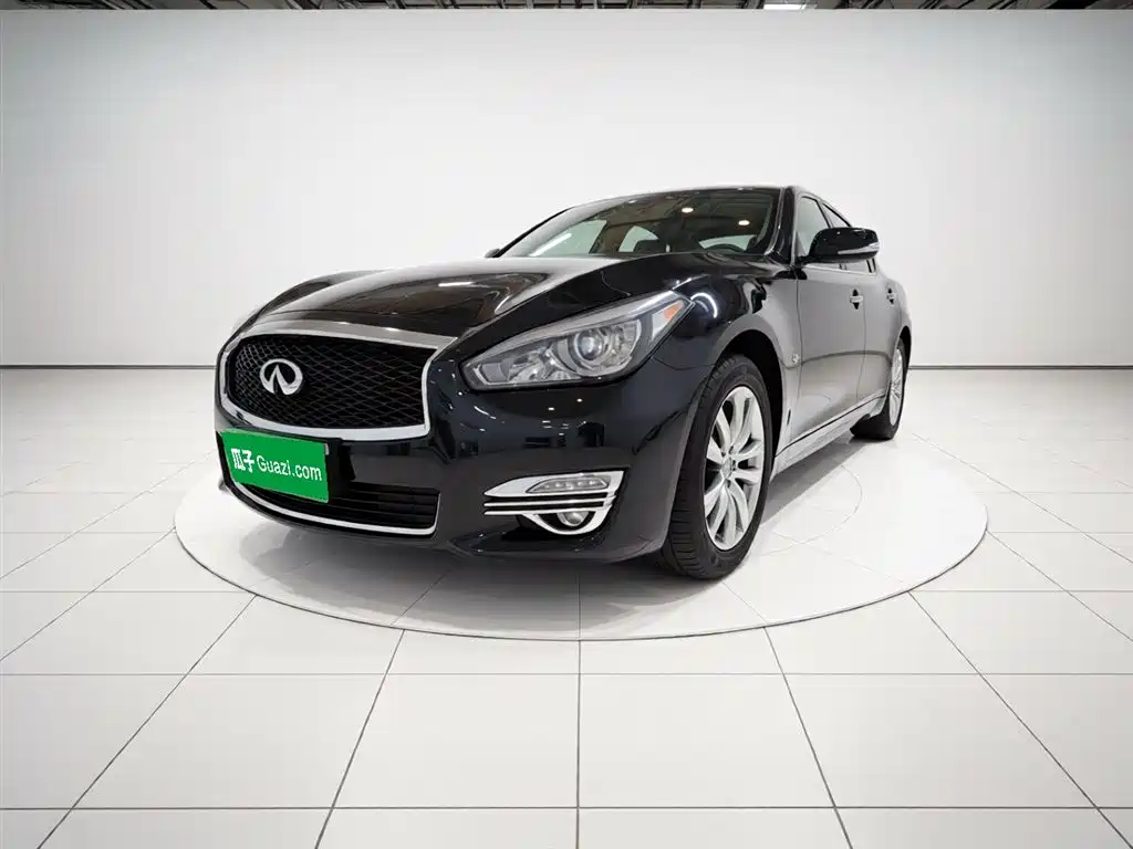 Infiniti Q70 2016