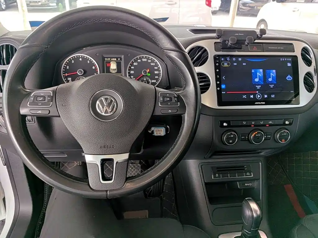 Volkswagen Tiguan 2016 — фото 10