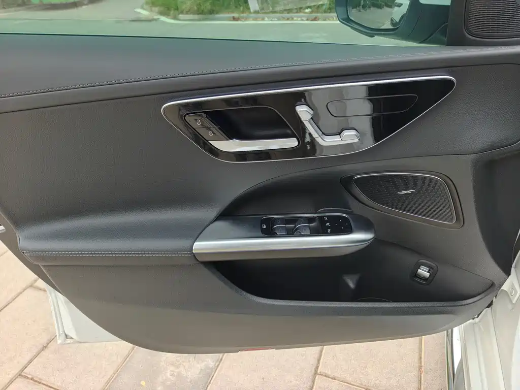 Mercedes-Benz C-Class 2023 — фото 17