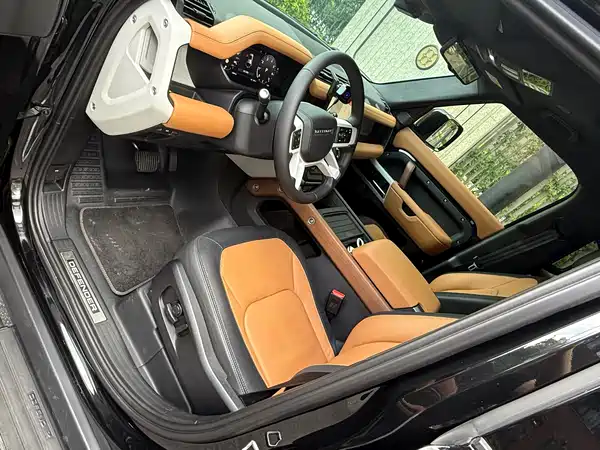 Land Rover Defender 2023