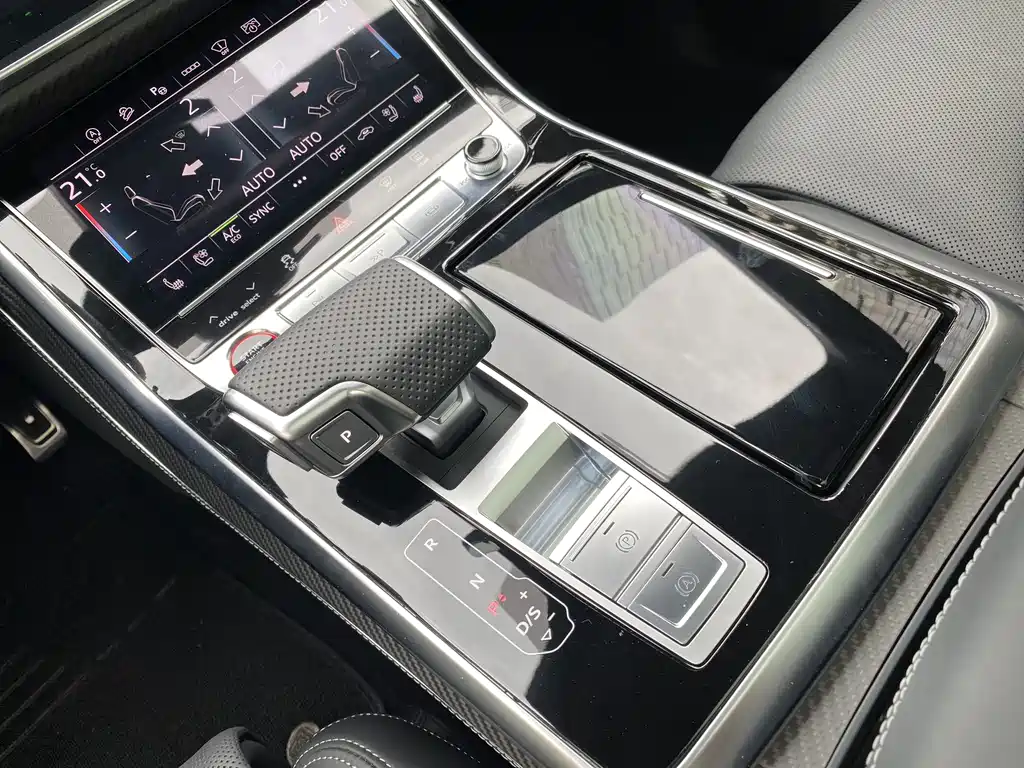 Audi SQ7 2025 — фото 23