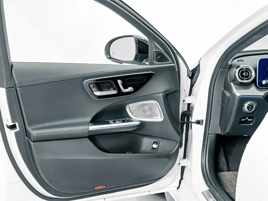 Mercedes-Benz C-Class 2024 — фото 13