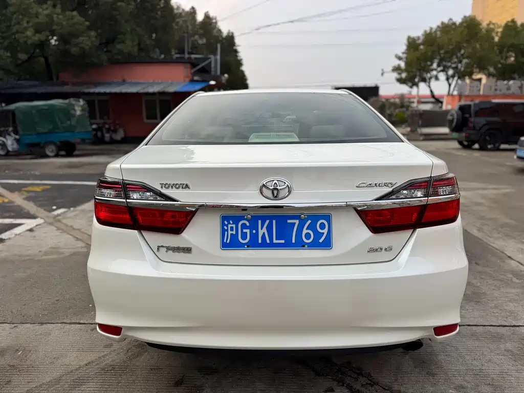Toyota Camry 2017 — фото 13