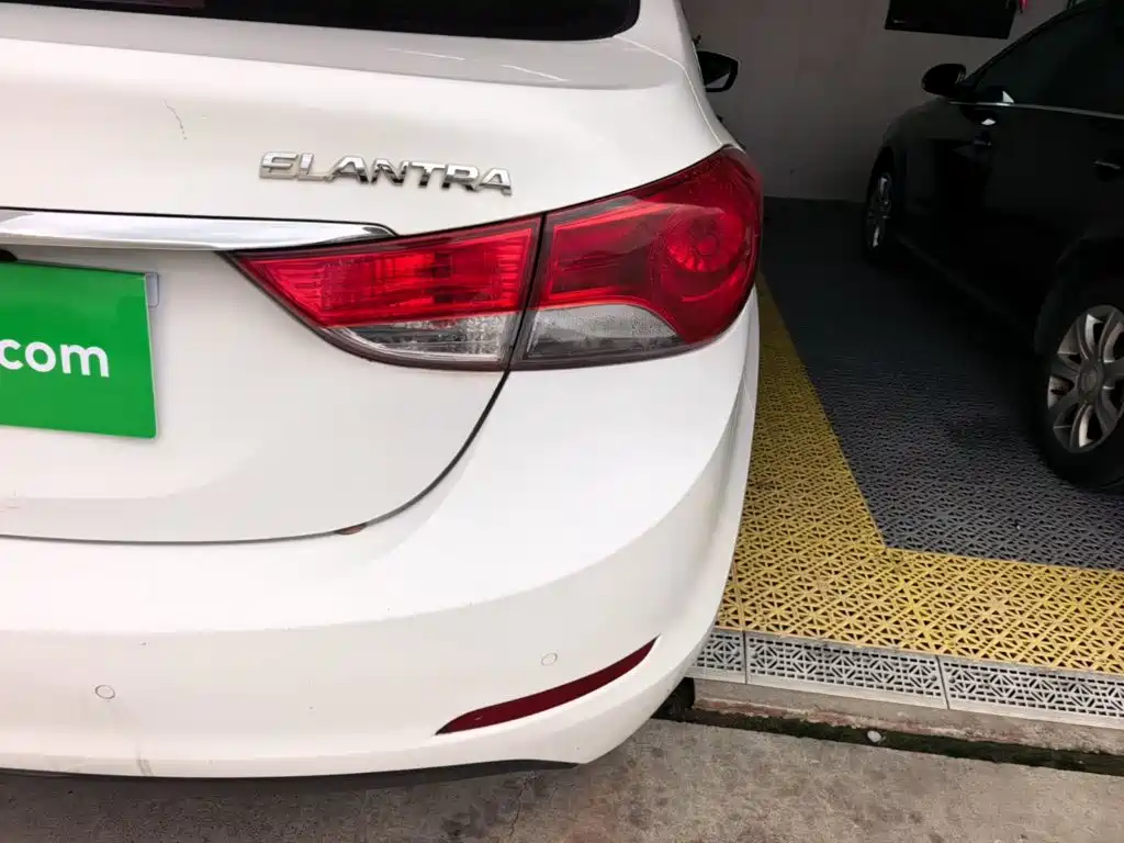 Hyundai Elantra 2015 — фото 8