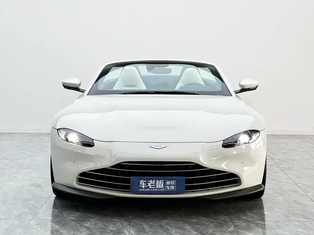 Aston Martin V8 Vantage 2022 — фото 2