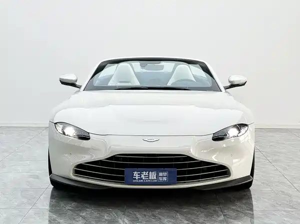 Aston Martin V8 Vantage 2022