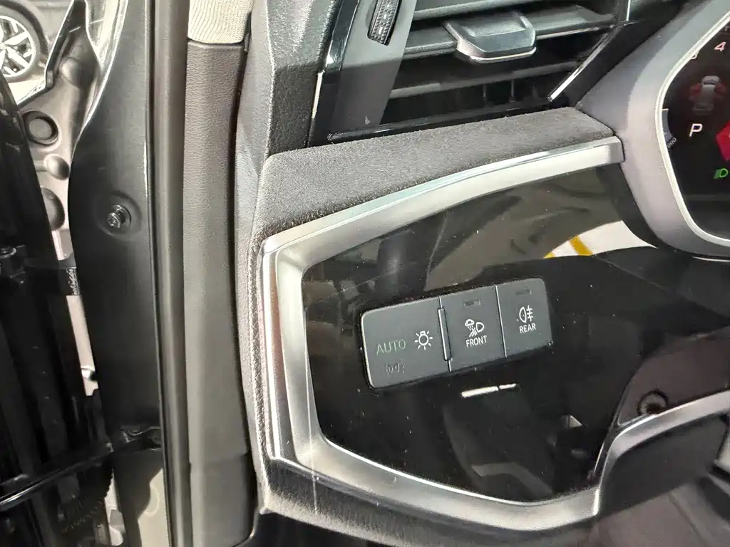 Audi Q3 2023 — фото 11