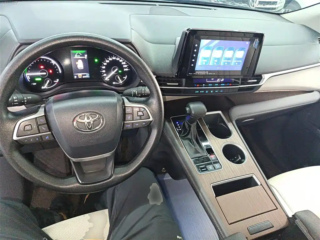 Toyota Sienna 2022 — фото 10