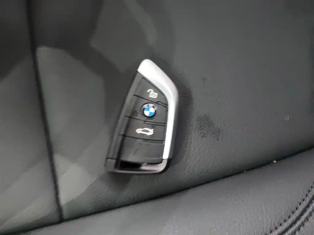 BMW 1 Series 2023 — фото 9