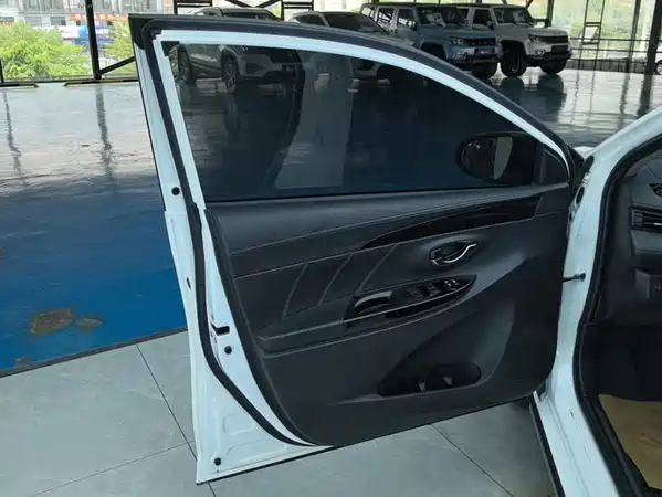 Toyota Yaris L 2022