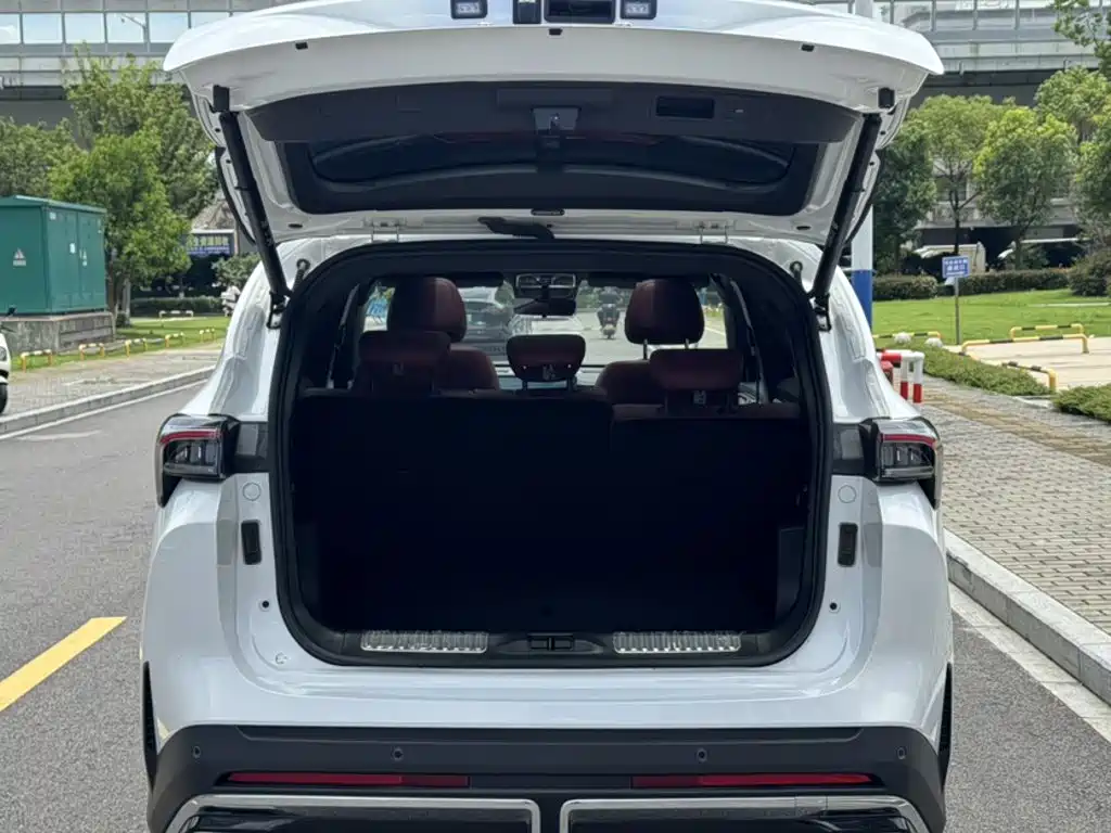 Jetour Jietu X70 PLUS 2024 — фото 13