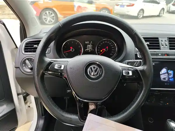 Volkswagen Polo 2016