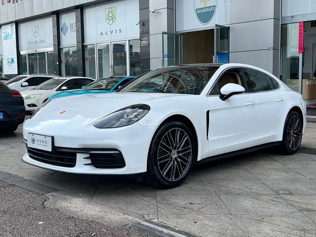 Porsche Panamera 2018 — фото 1