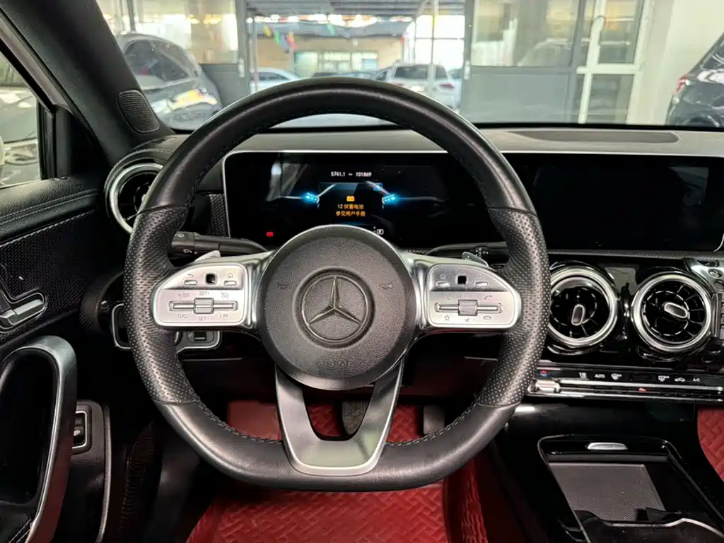 Mercedes-Benz A-Class 2019 — фото 10