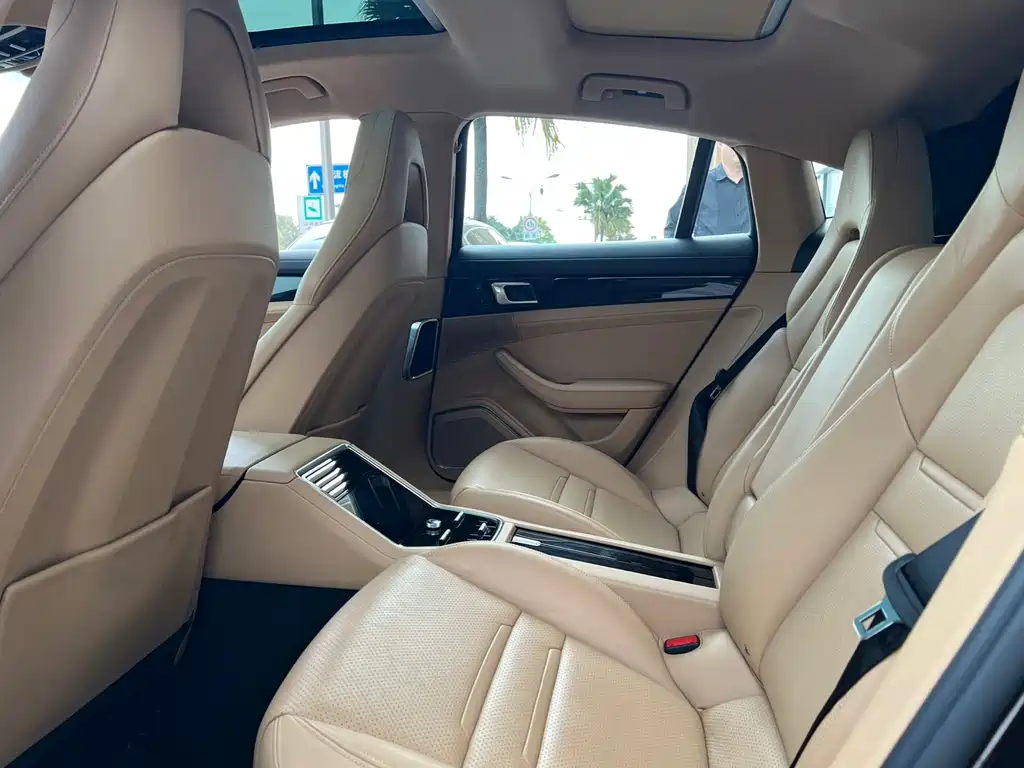 Porsche Panamera 2018 — фото 10