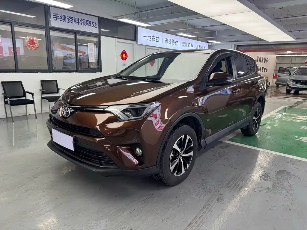 Toyota RAV4 2019 — фото 1