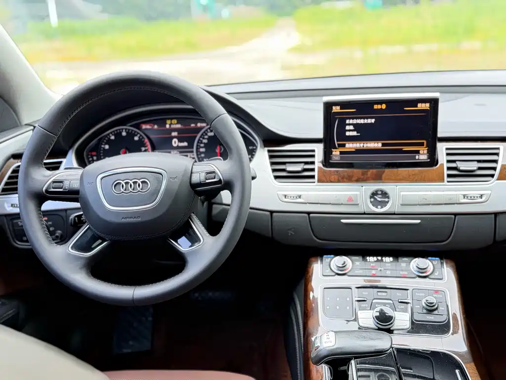 Audi A8 2016 — фото 12