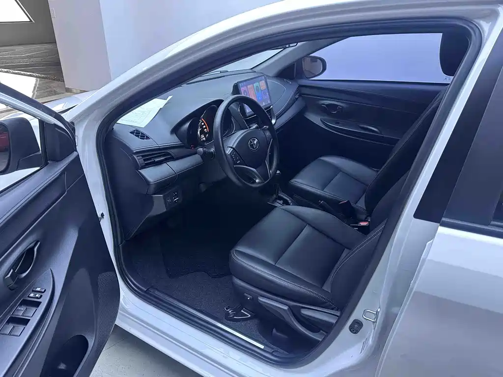 Toyota Yaris L 2022 — фото 9