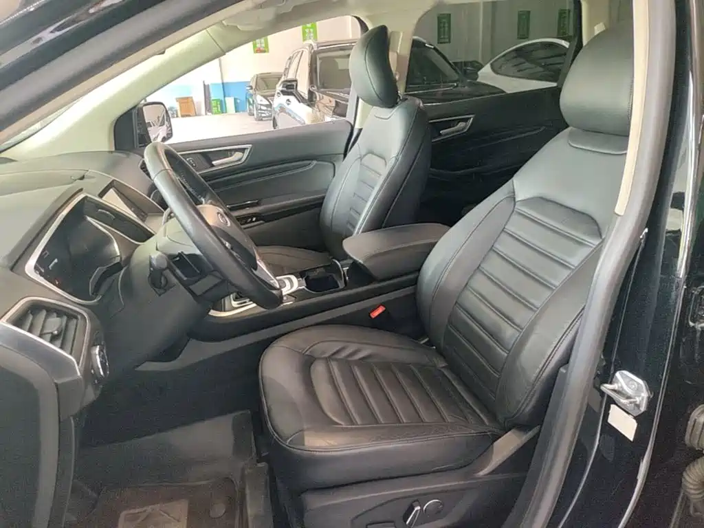 Ford Edge 2017 — фото 15