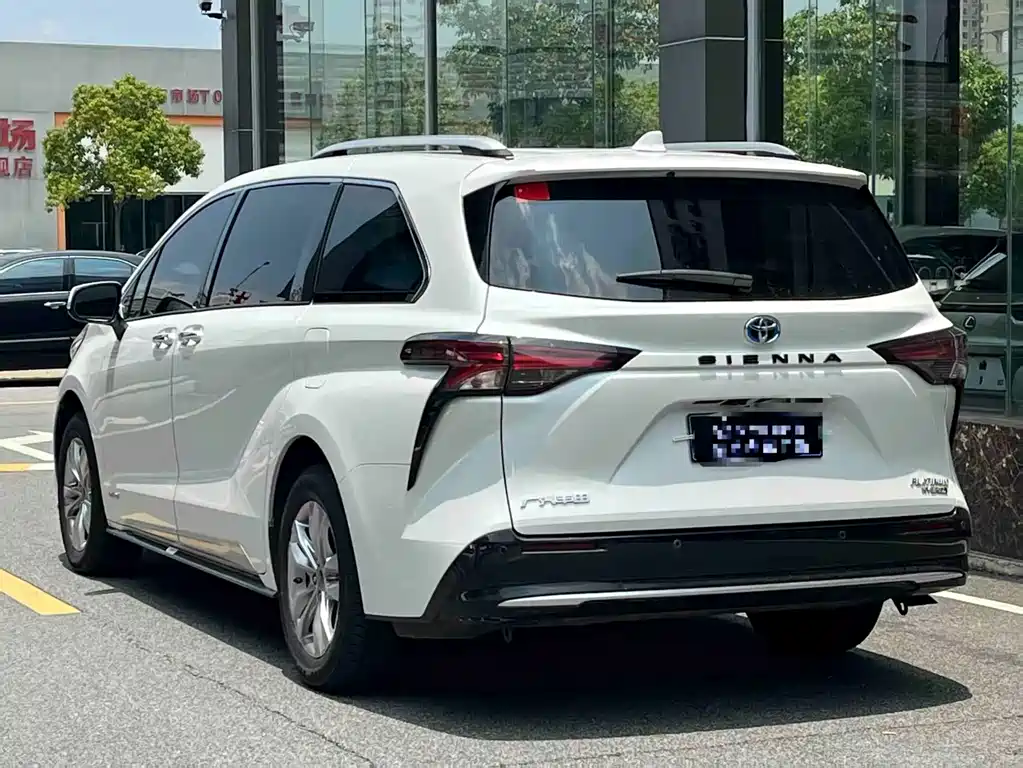 Toyota Sienna 2022 — фото 2
