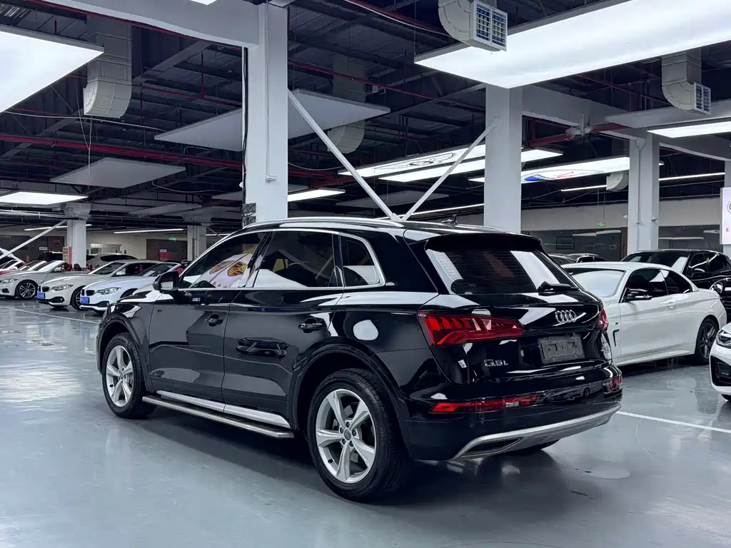 Audi Q5L 2020 — фото 16