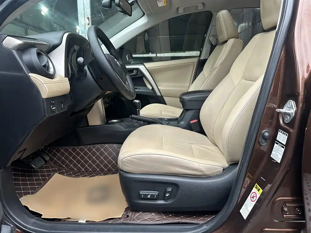 Toyota RAV4 2014 — фото 12