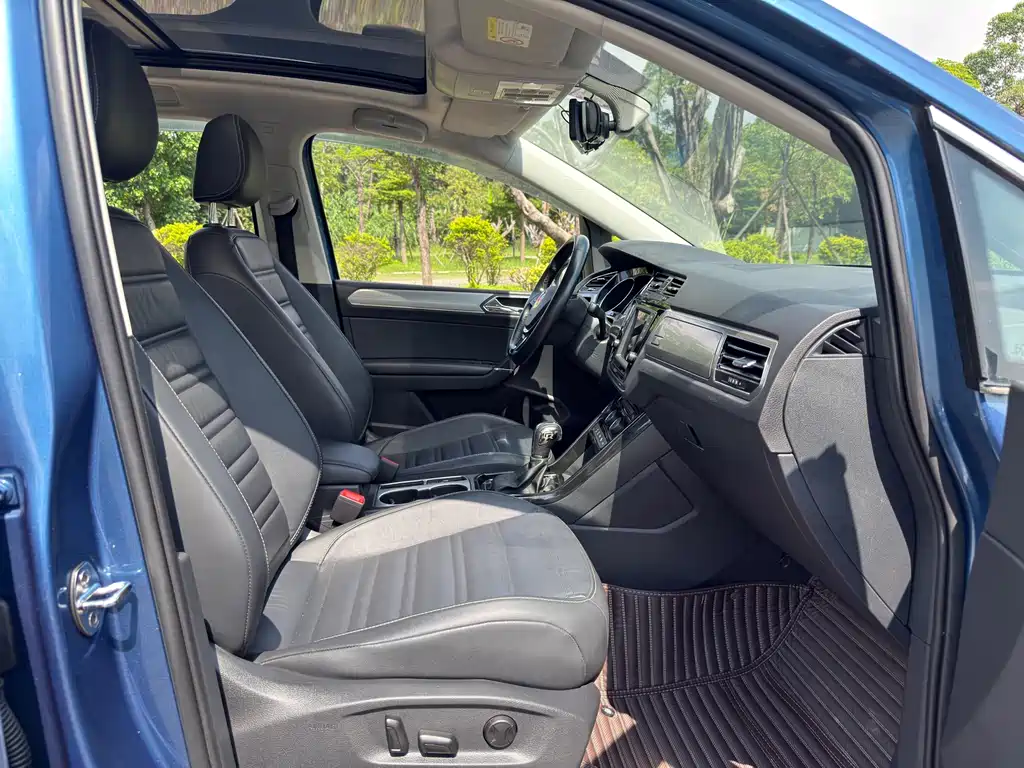 Volkswagen Touran 2018 — фото 13
