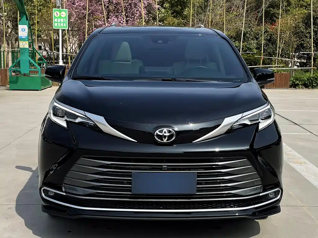 Toyota Sienna 2025 — фото 2