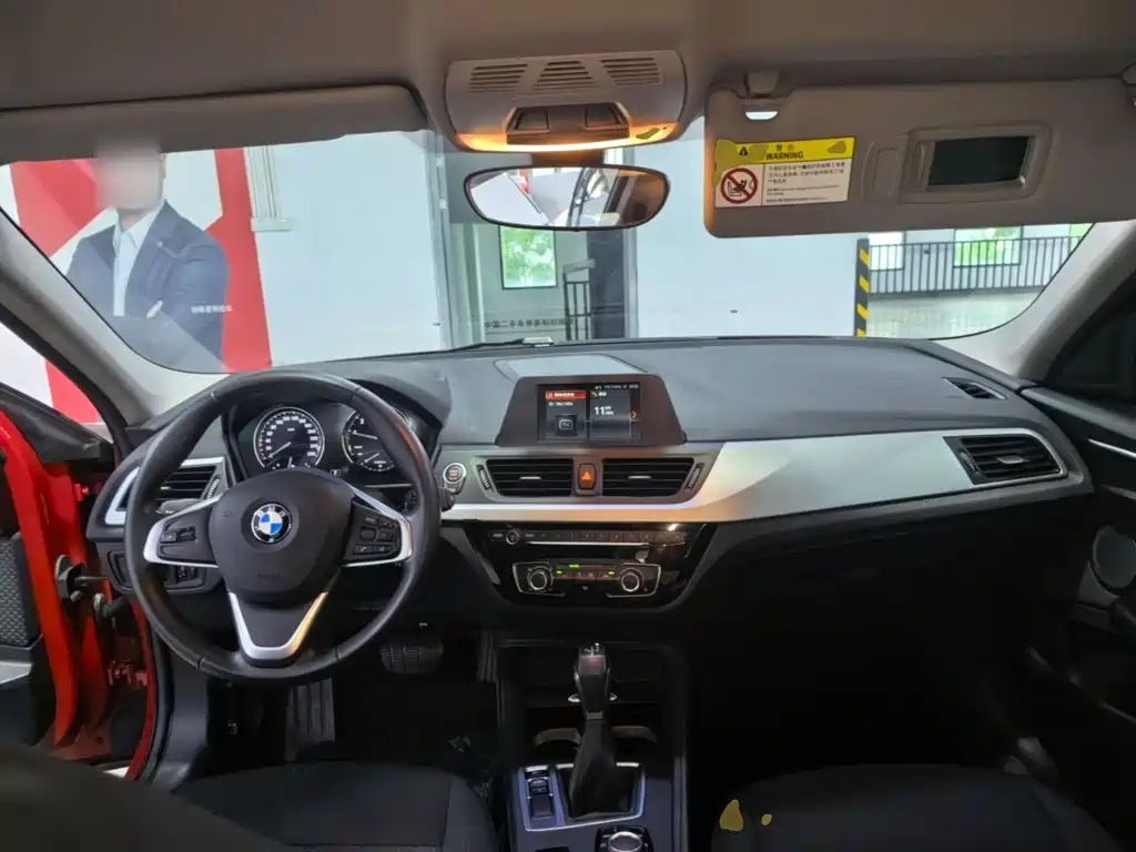 BMW 1 Series 2018 — фото 10