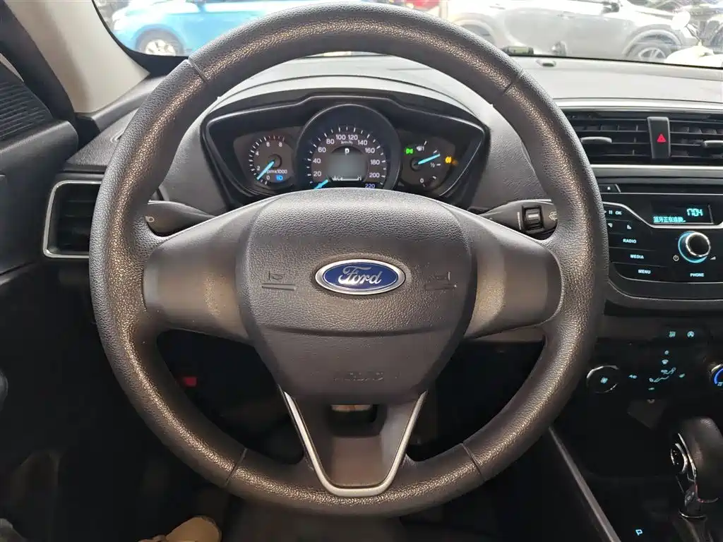 Ford Escort 2021 — фото 11