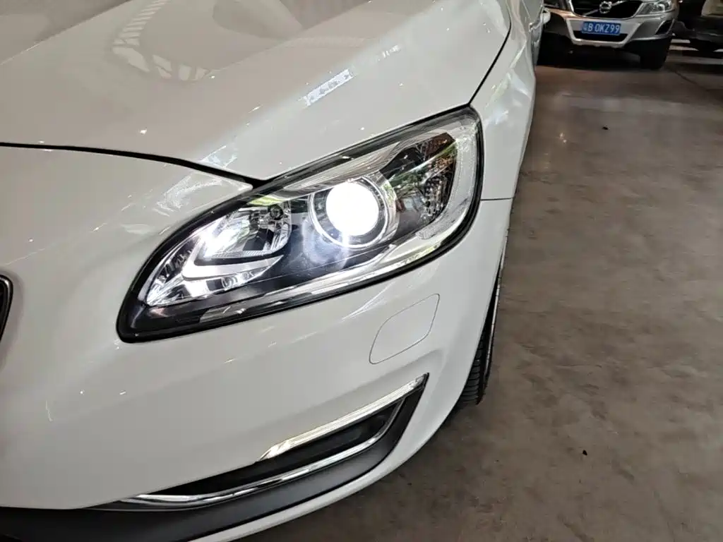 Volvo S60 2017 — фото 24