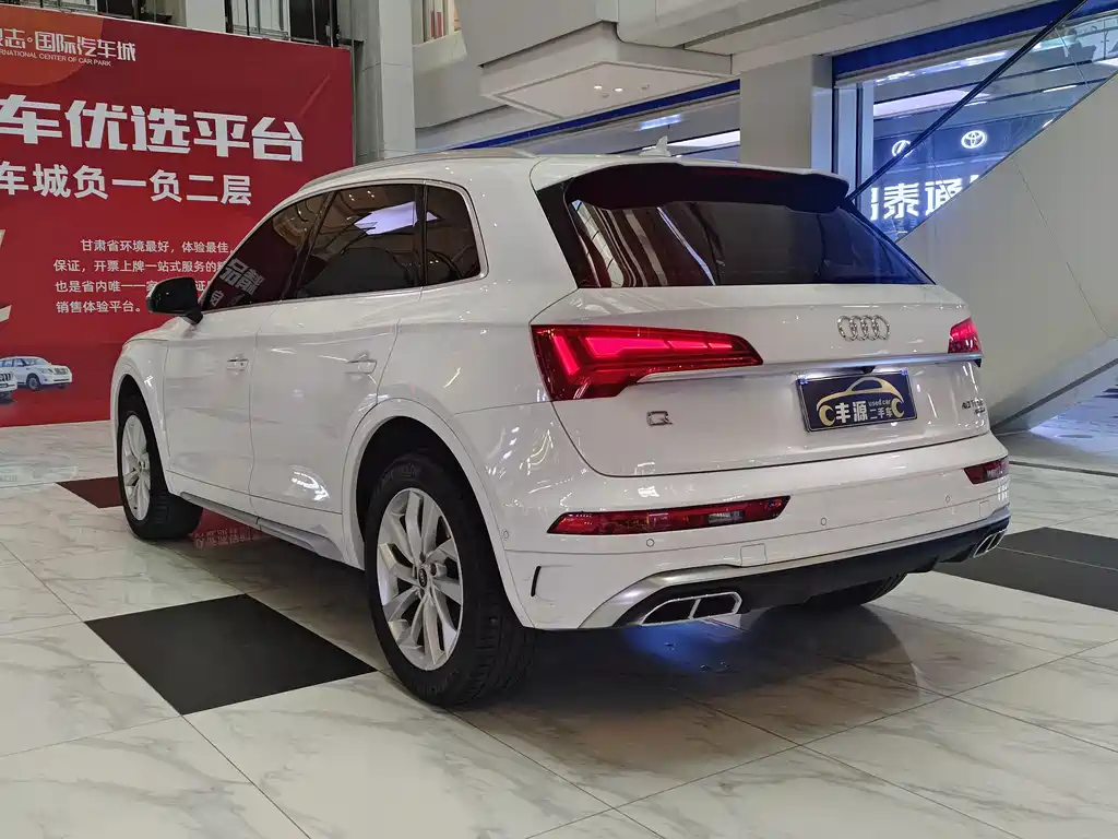 Audi Q5L 2022 — фото 26