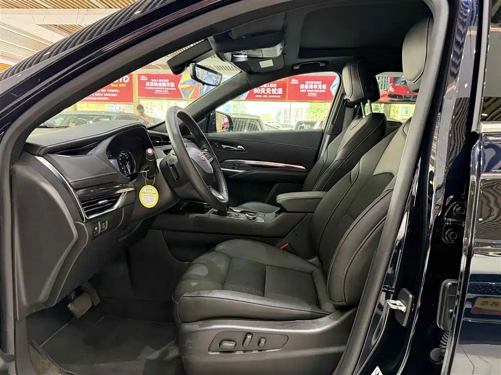 Cadillac XT4 2020 — фото 10
