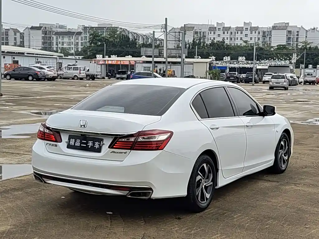 Honda Accord 2017 — фото 7