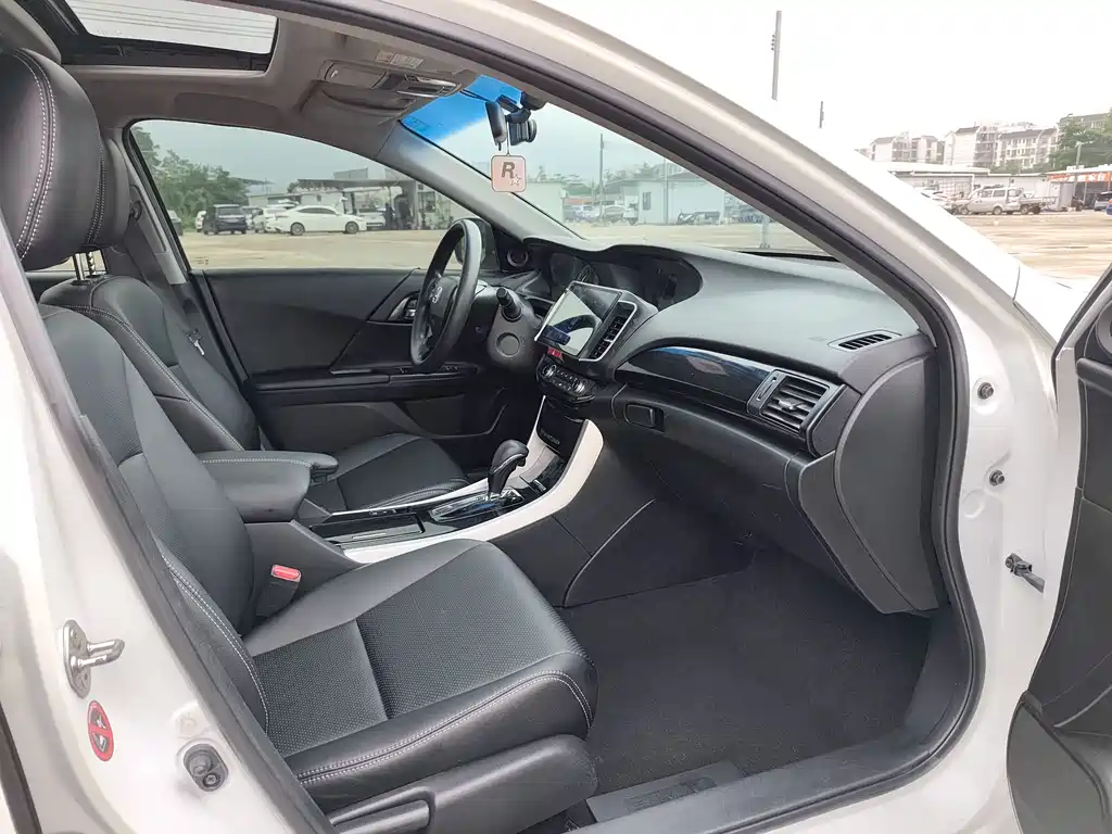 Honda Accord 2017 — фото 16