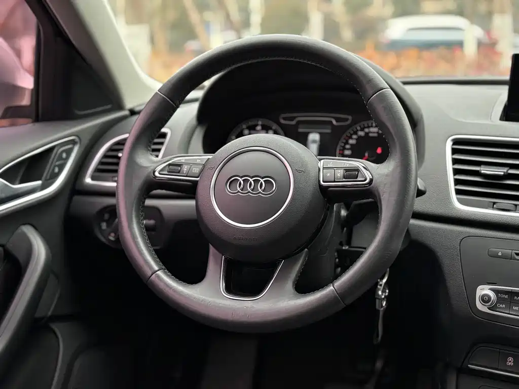 Audi Q3 2016 — фото 10